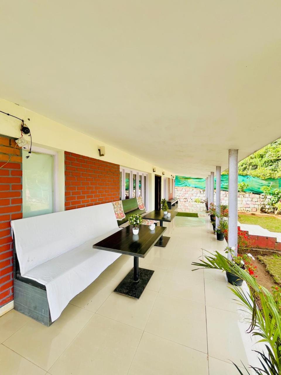 Nilgiris Inn Котагири Екстериор снимка